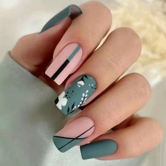 2/$16 Boho Floral Press On Nails - Picture 1 of 10
